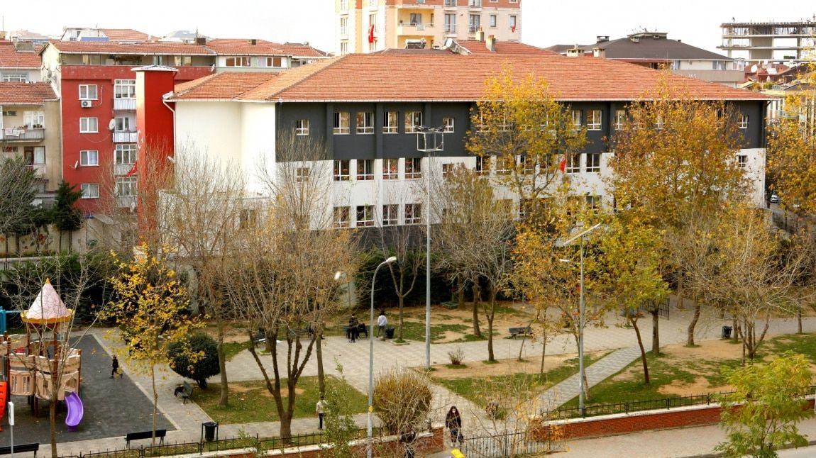 Yamanevler Şehit Emre Büyükyıldırım Ortaokulu İSTANBUL ÜMRANİYE