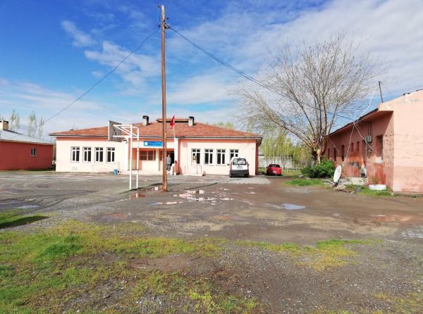 Bekirhanlı İlkokulu IĞDIR KARAKOYUNLU