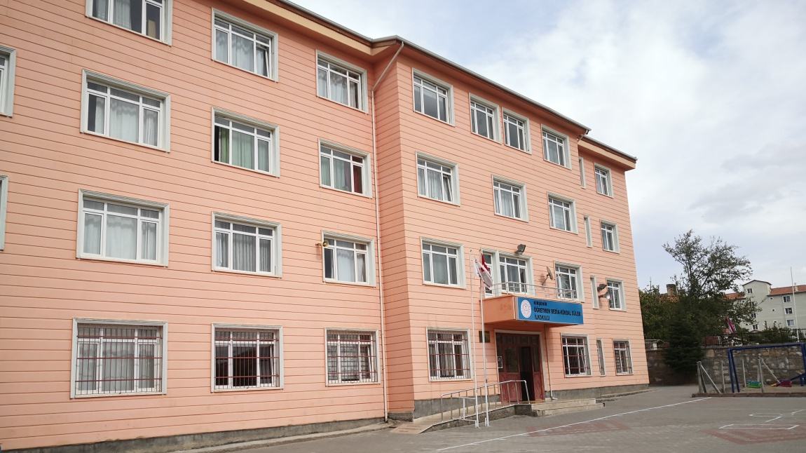 Öğretmen Bedia-Köksal Güler İlkokulu KIRŞEHİR MERKEZ