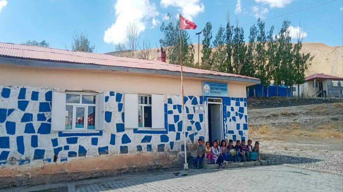 Bozyar Tungal İlkokulu ERZURUM KARAÇOBAN