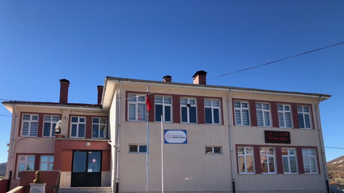 Cumhuriyet Ortaokulu AFYONKARAHİSAR BAYAT