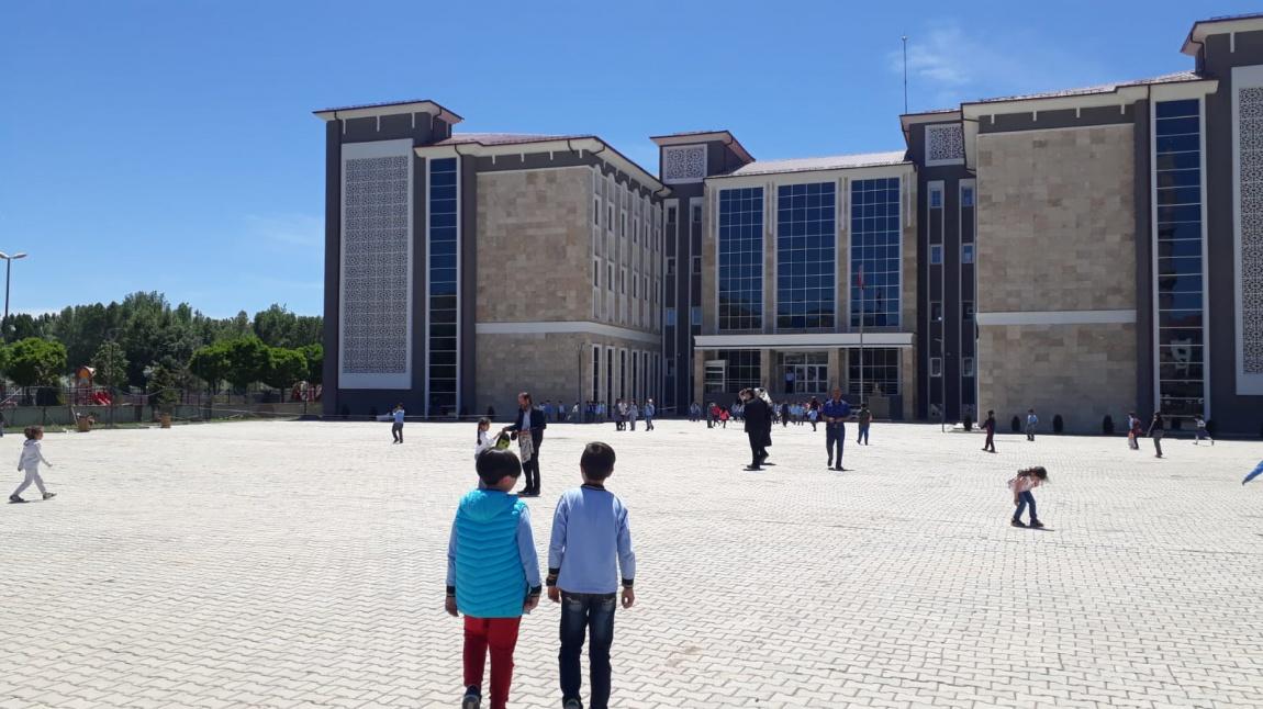 Gazi İlkokulu SİVAS ZARA