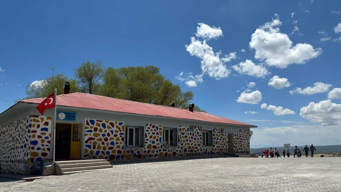 Yağlık İlkokulu VAN ERCİŞ