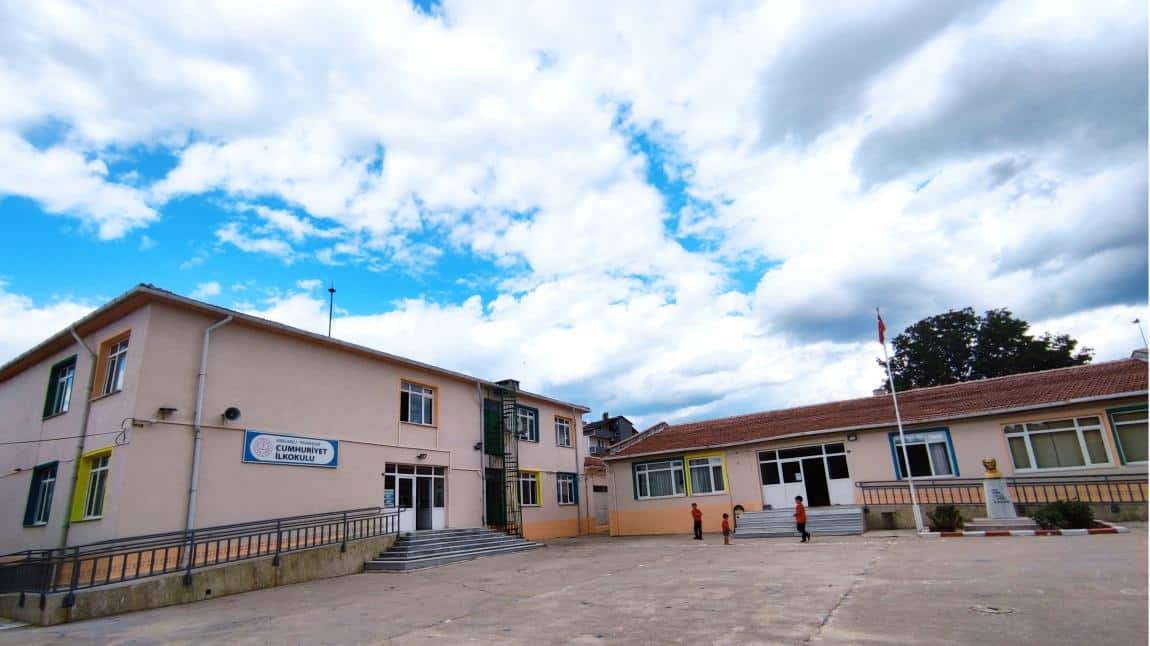 Cumhuriyet İlkokulu KIRKLARELİ PINARHİSAR