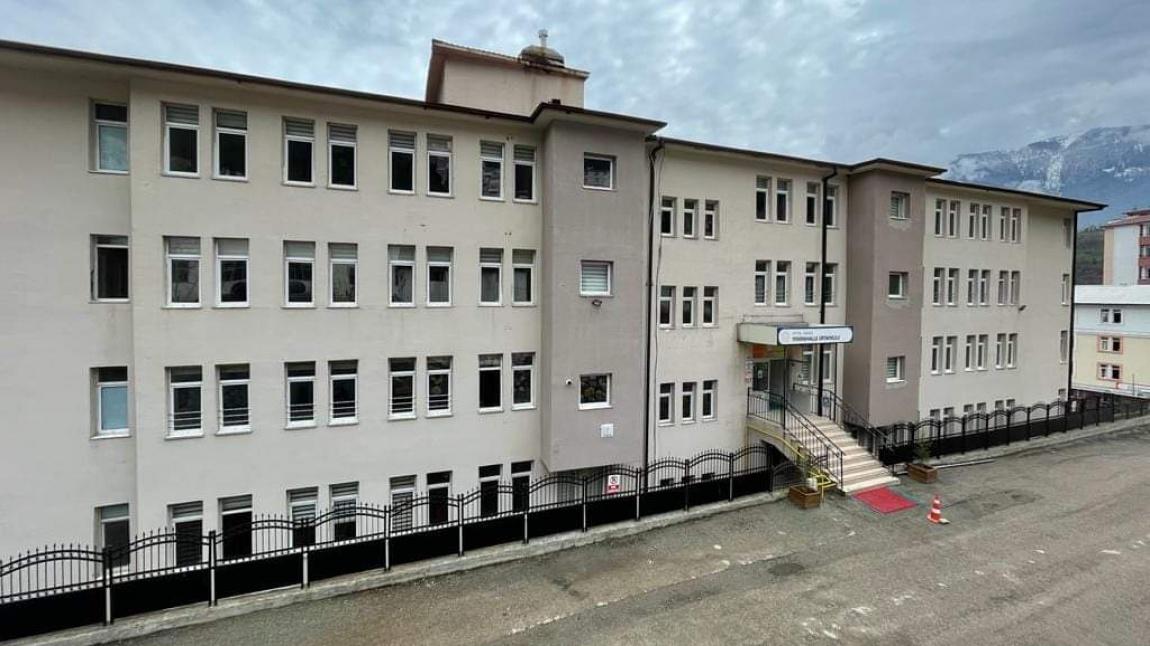 Yenimahalle Ortaokulu ARTVİN MERKEZ