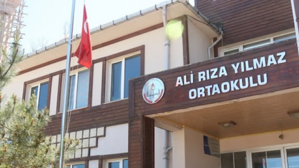 Ali Rıza Yılmaz Ortaokulu RİZE DEREPAZARI