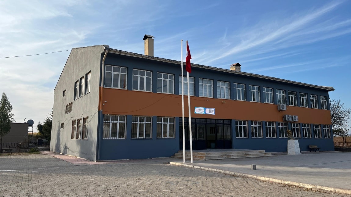 Direkli Hacı Ahmet Irmak Ortaokulu MARDİN DERİK