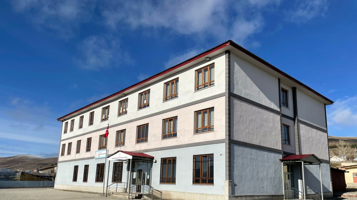Gökçedere Makbule Küçükçalık İlkokulu BAYBURT DEMİRÖZÜ
