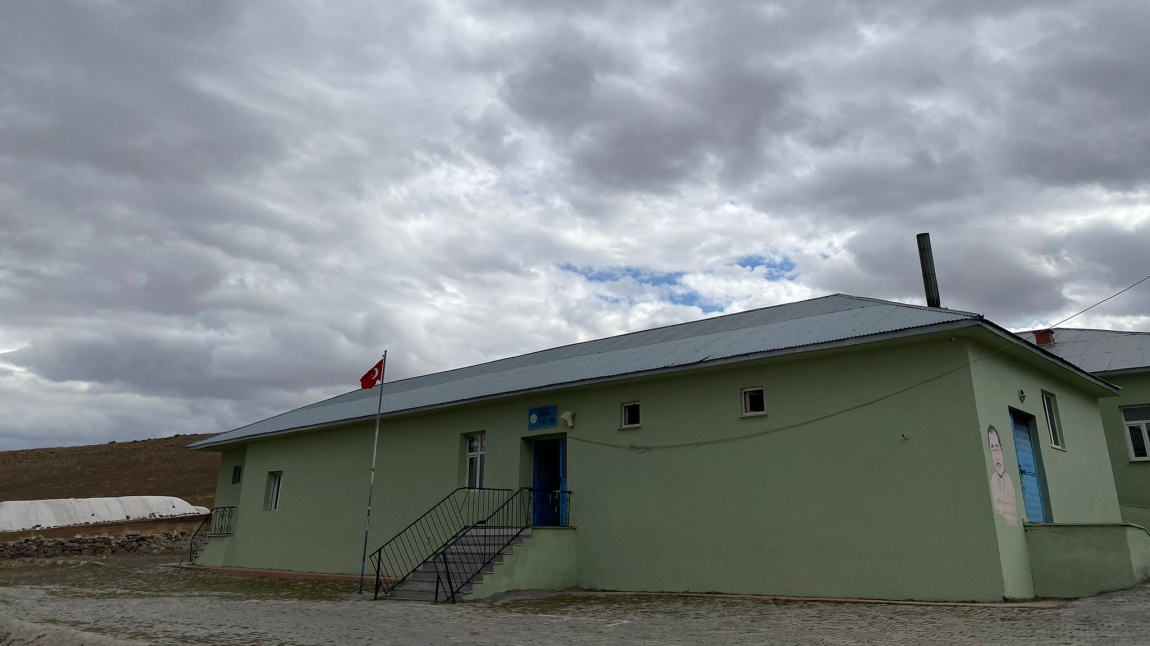 Dikbıyık Ortaokulu AĞRI TUTAK