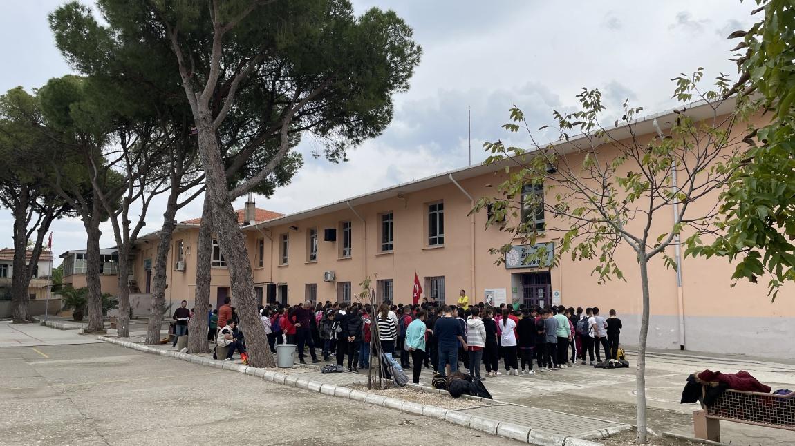 Şehit Burhan Aktürk Ortaokulu İZMİR TİRE