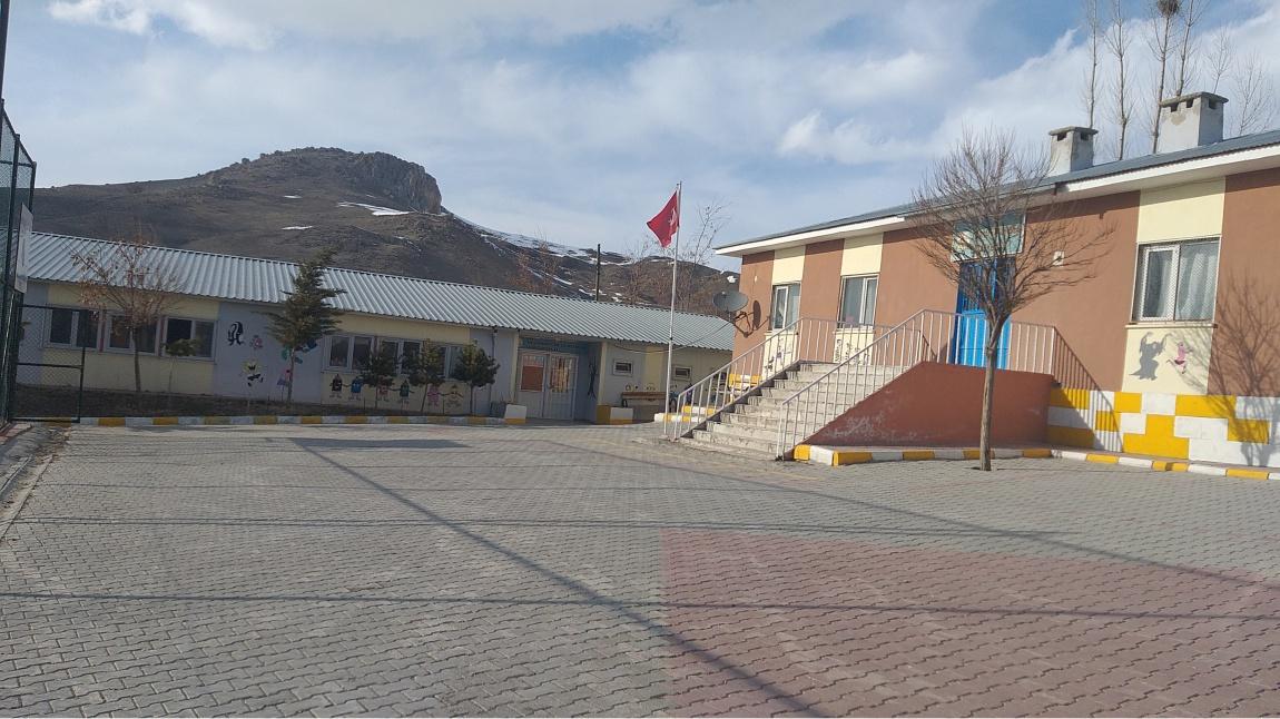 Selahattin Ülkümen İlkokulu VAN İPEKYOLU