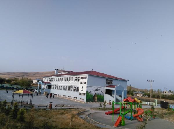 Kurubaş Ortaokulu VAN EDREMİT