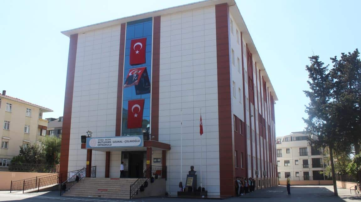 Mutluhan-Uzunal-Çolakoğlu Ortaokulu İSTANBUL MALTEPE