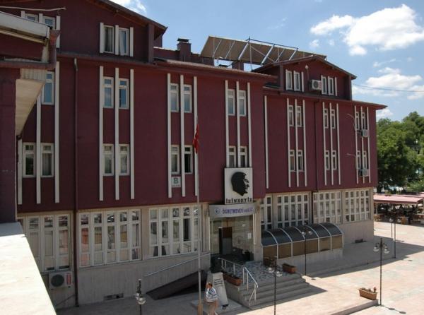 Konya Merkez Öğretmenevi ve Akşam Sanat Okulu KONYA BÜYÜKŞEHİR