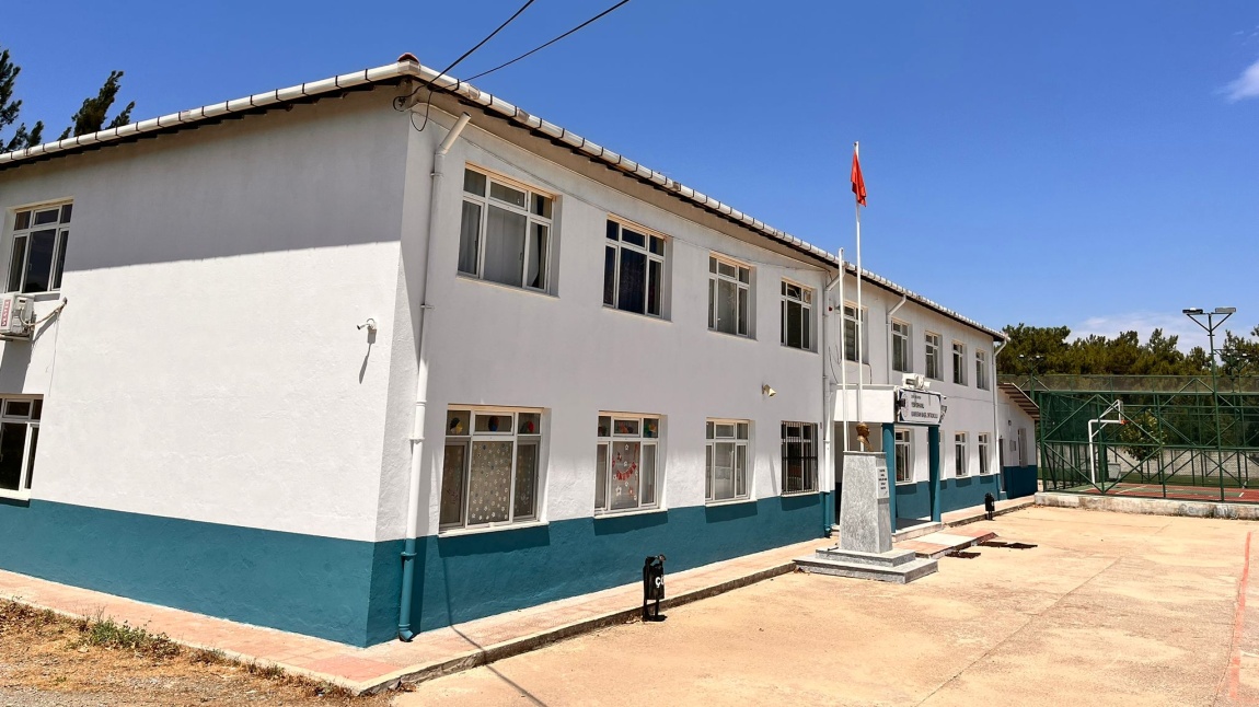 Yeni Orhanlı Kamuran Başel Ortaokulu İZMİR SEFERİHİSAR