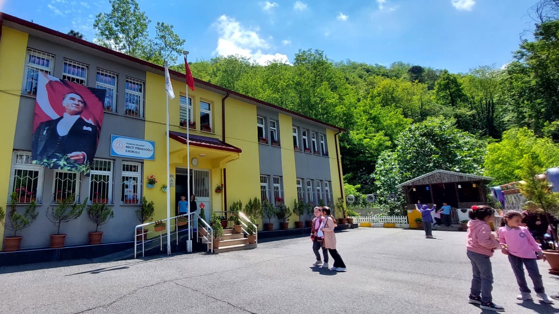 Mecit Pirhasoğlu İlkokulu TRABZON AKÇAABAT