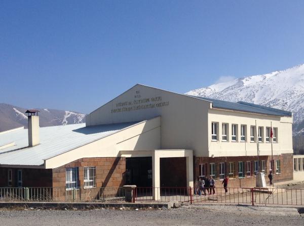 Hüsnü M. Özyeğin Vakfı-Deniz Süren Ortaokulu BİTLİS TATVAN