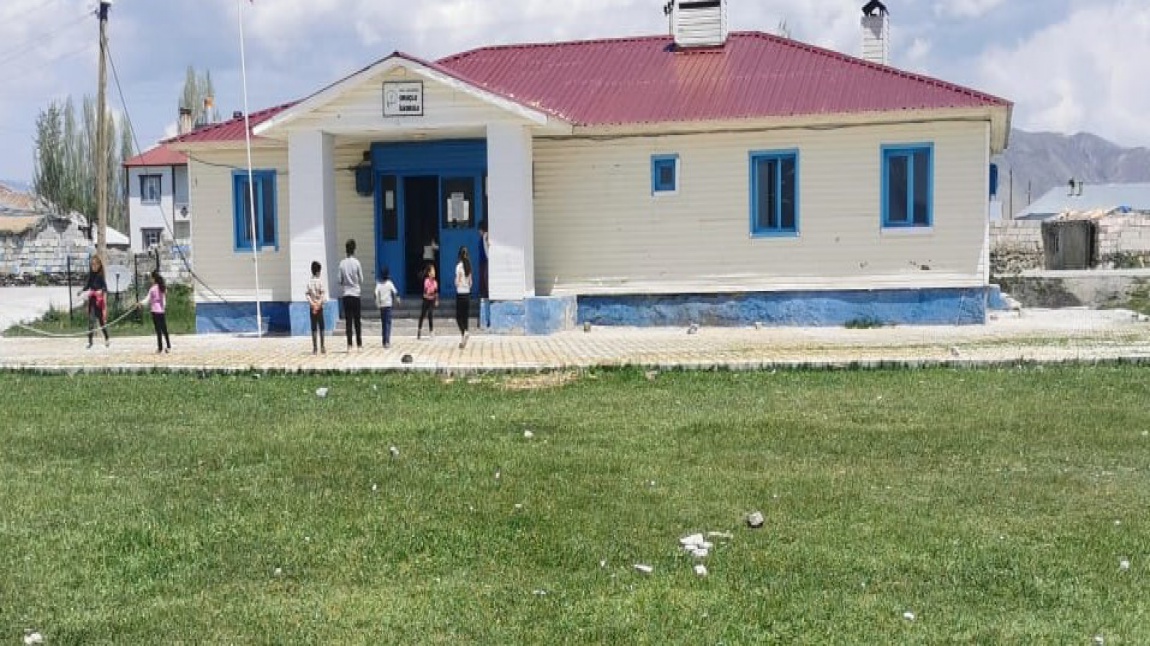 ORUÇLU İLKOKULU VAN ÇALDIRAN