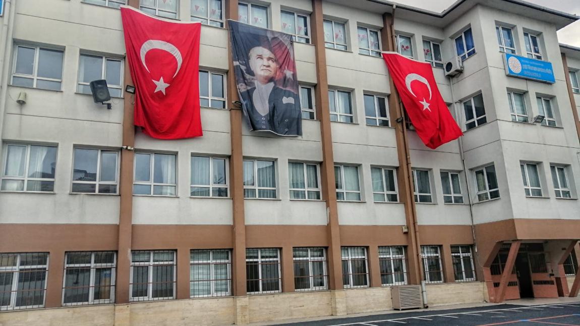 Şehit Öğretmen Mustafa Gümüş Ortaokulu İSTANBUL GAZİOSMANPAŞA