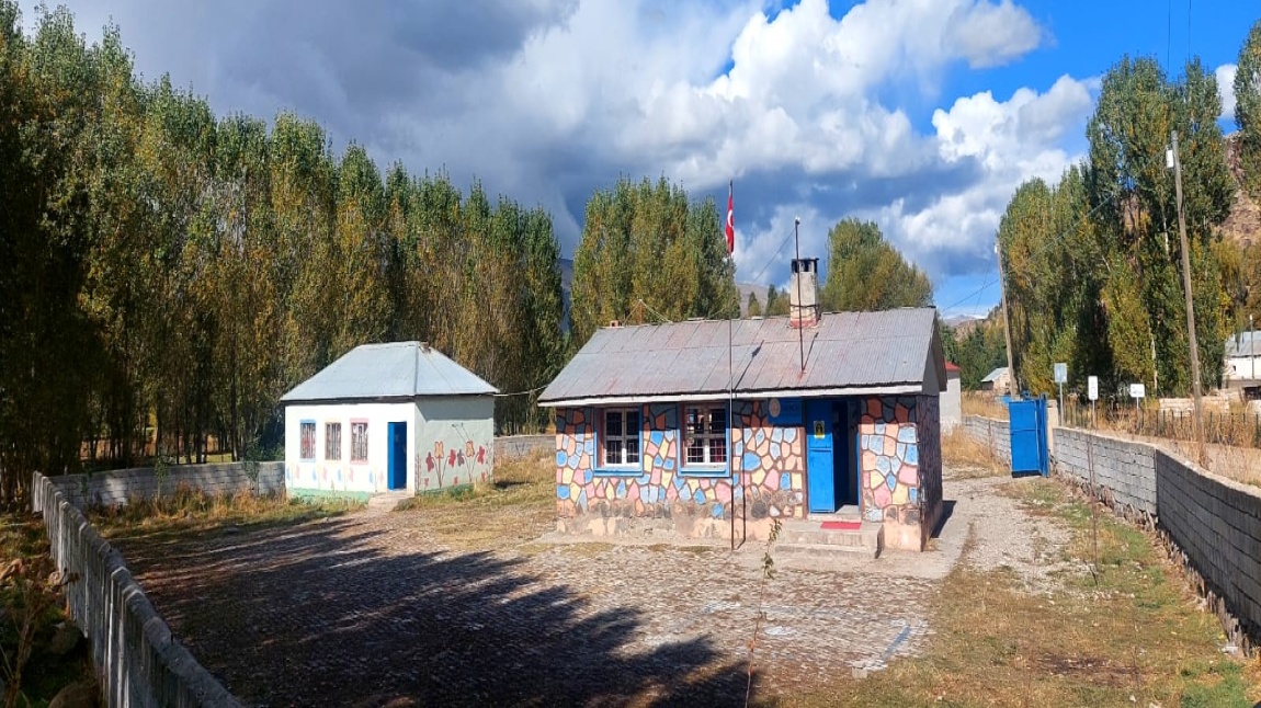 Yakıncak İlkokulu VAN MURADİYE