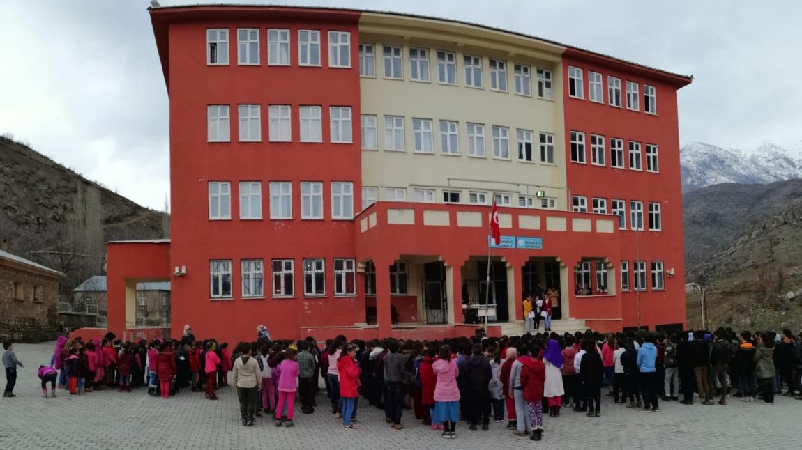 Boğazköy İlkokulu HAKKARİ ŞEMDİNLİ