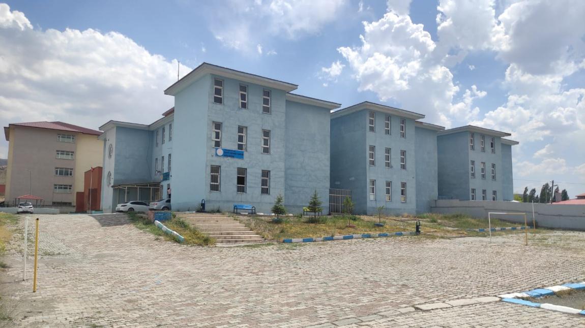 Şehit Gürhan Yardım Ortaokulu AĞRI DOĞUBAYAZIT