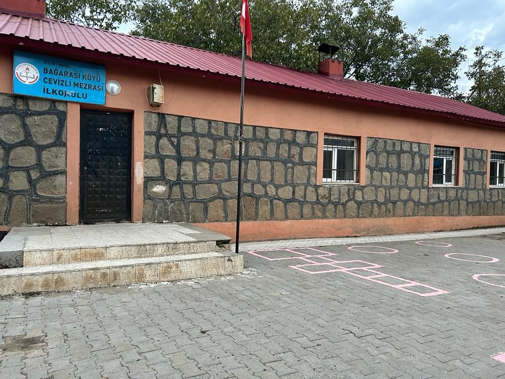 Bağarası Köyü Cevizli Mezrası İlkokulu BİTLİS MUTKİ