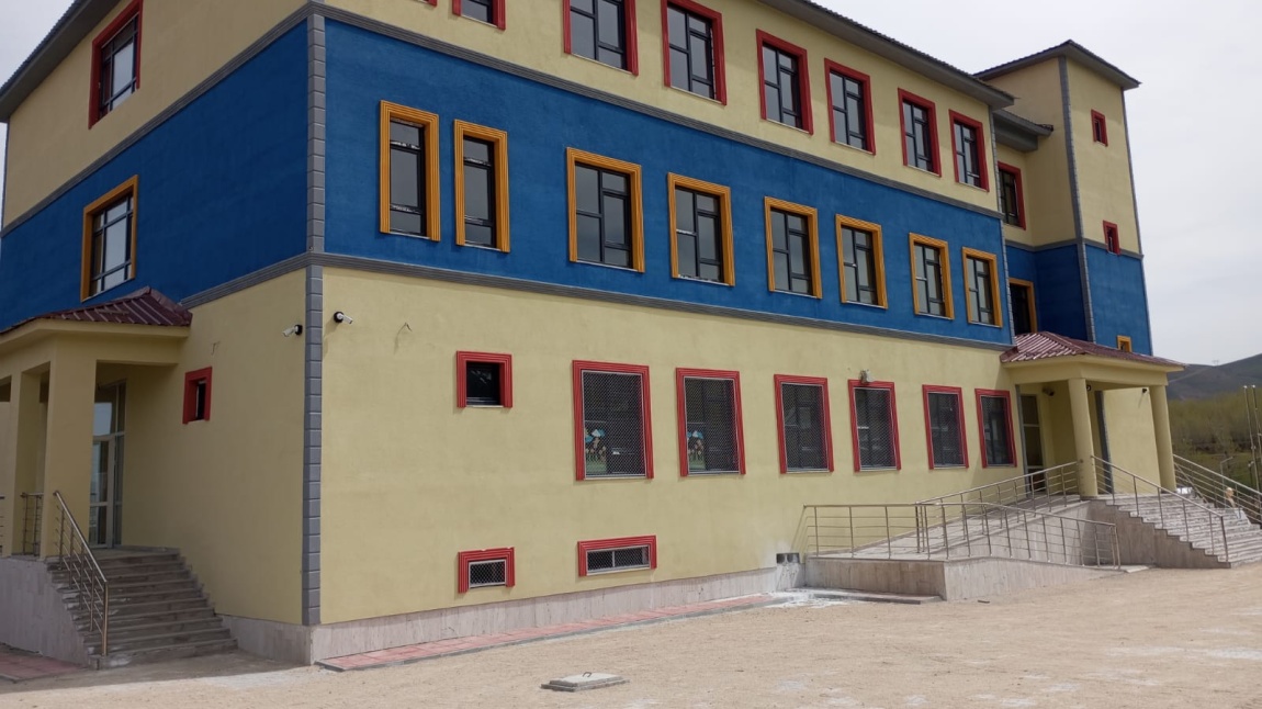 Arıtoprak İlkokulu VAN İPEKYOLU