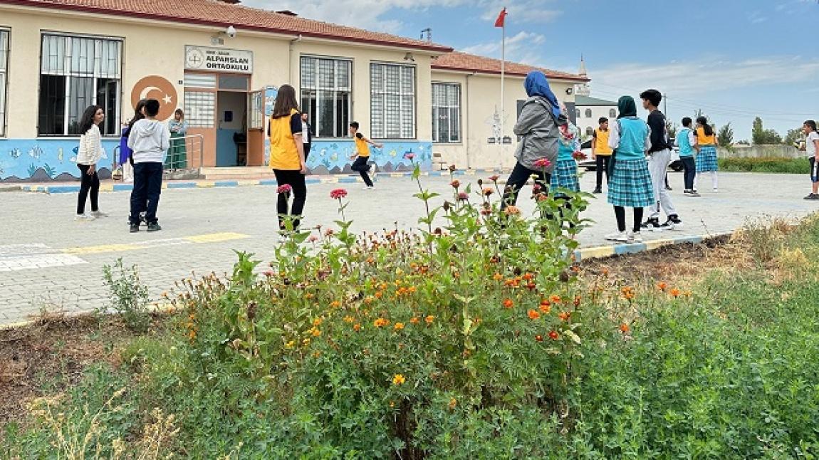 Alparslan Ortaokulu IĞDIR ARALIK