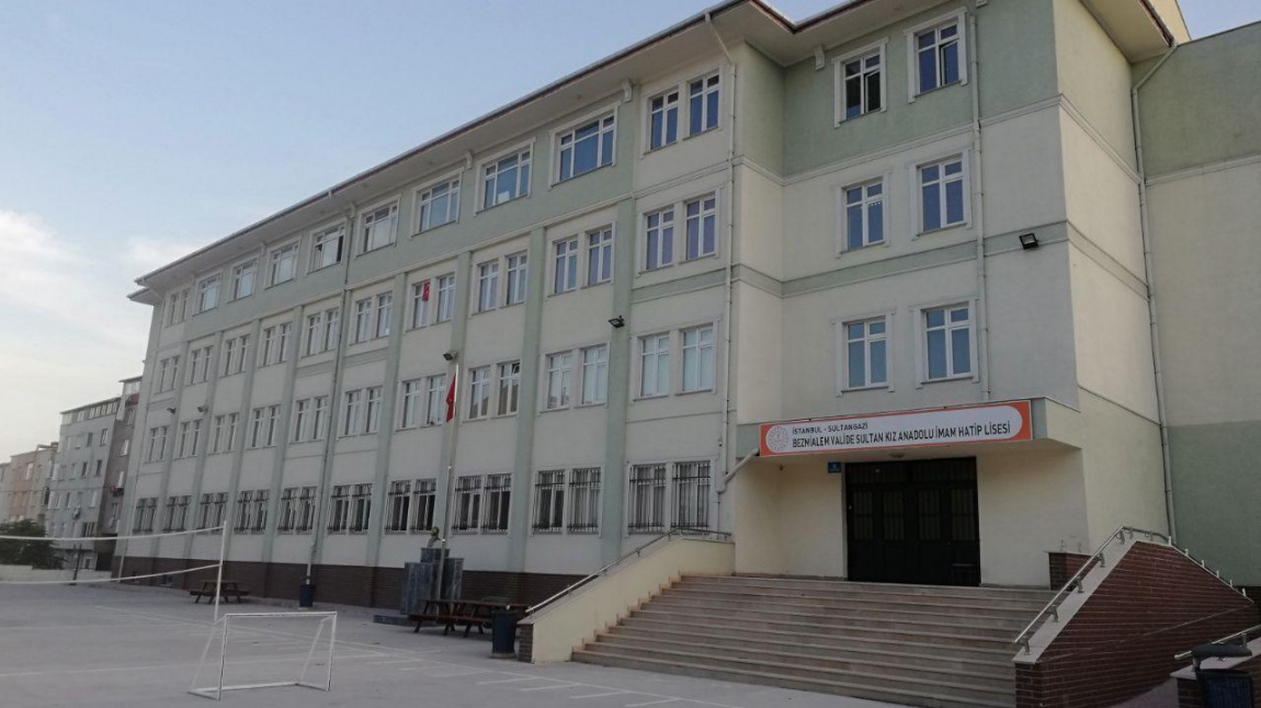 Bezmialem Valide Sultan Kız Anadolu İmam Hatip Lisesi İSTANBUL SULTANGAZİ