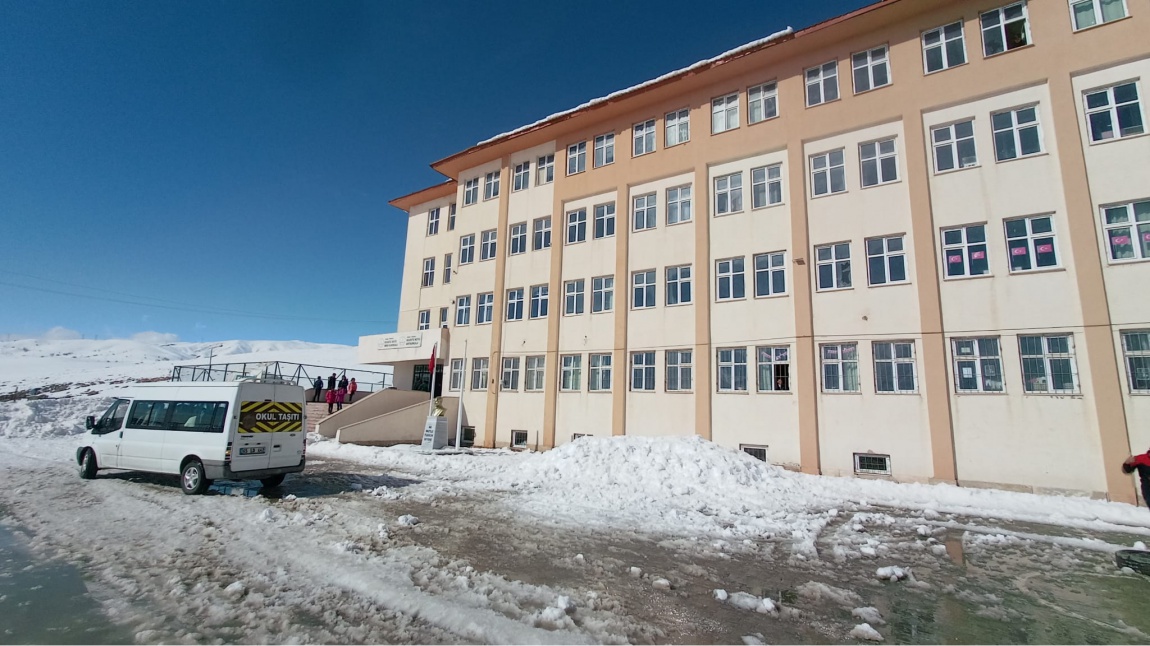 Suüstü Köyü İmam Hatip Ortaokulu HAKKARİ YÜKSEKOVA