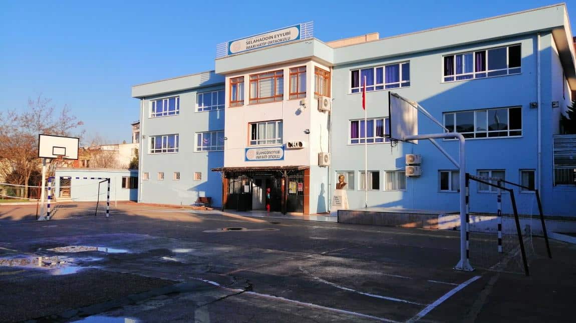 Selahaddin Eyyubi İmam Hatip Ortaokulu İZMİR BAYRAKLI