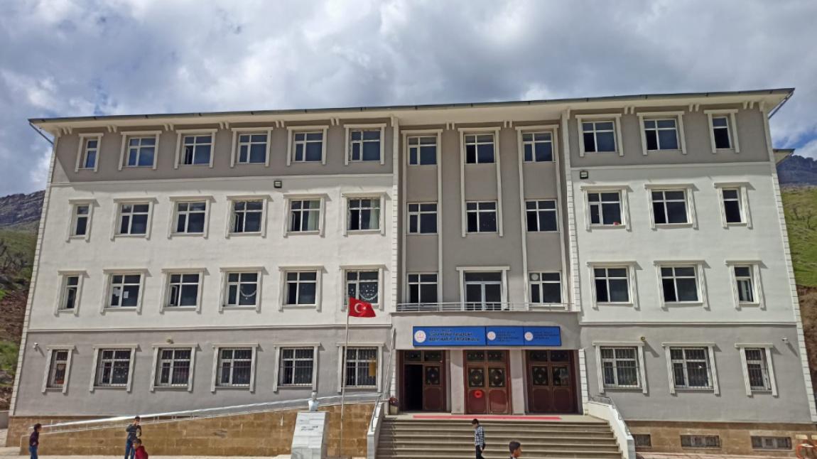 Uslu Köyü Taşlıçay İmam Hatip Ortaokulu HAKKARİ DERECİK