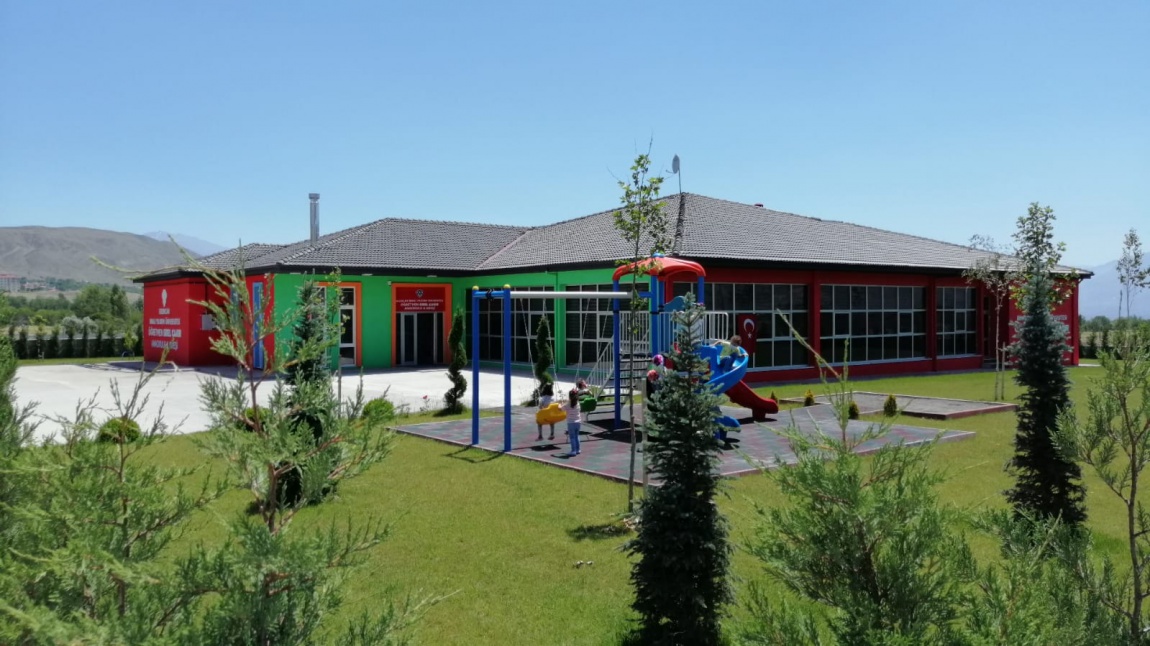 Erzincan Binali Yıldırım Üniversitesi Öğretmen Sibel Çakır Anaokulu ERZİNCAN MERKEZ