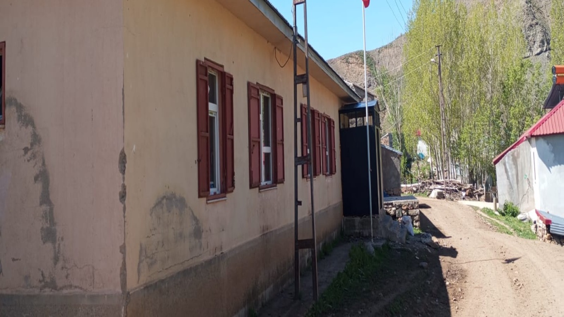 Çimenözü İlkokulu ERZURUM ÇAT