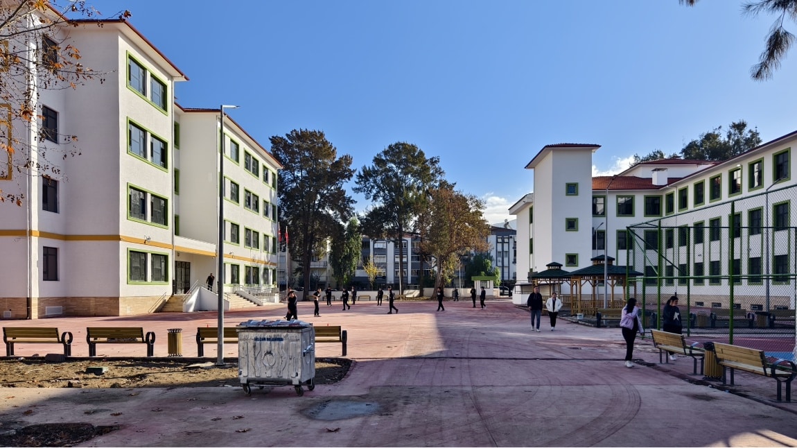 Selçuk Şehit Polis Demet Sezen Mesleki ve Teknik Anadolu Lisesi İZMİR SELÇUK