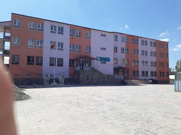 Merkez 100.Yıl Ortaokulu AĞRI MERKEZ