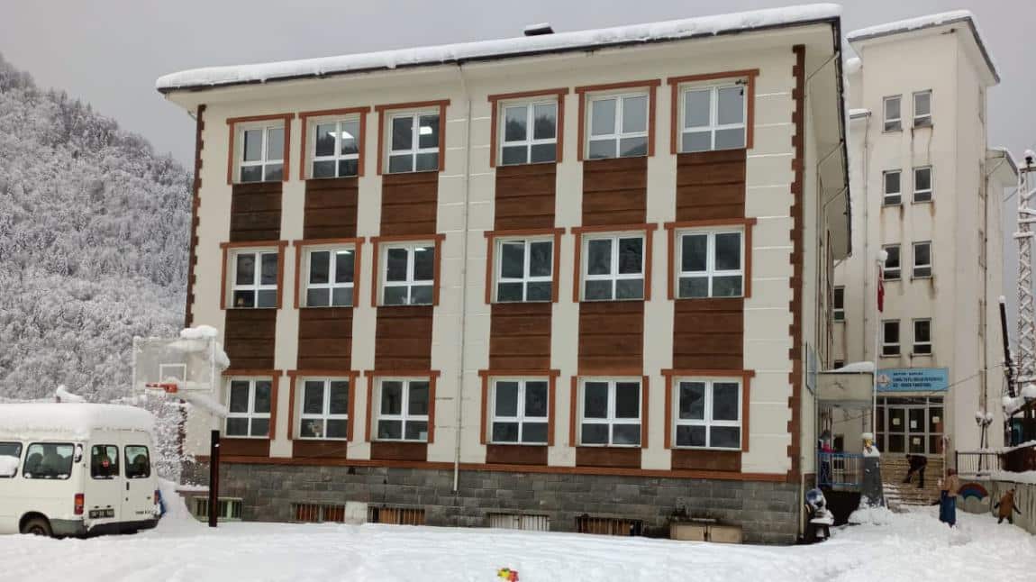 Camili Yatılı Bölge Ortaokulu ARTVİN BORÇKA