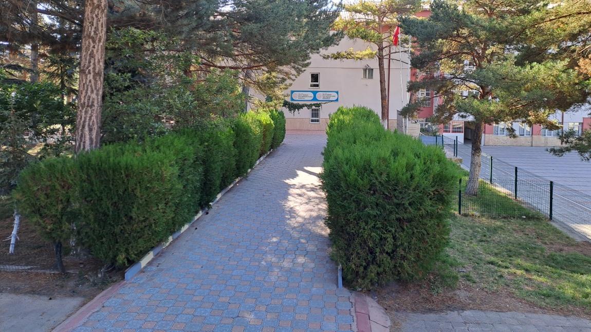 Şh.Teğmen Hacı Bayram Elmas Yatılı Bölge Ortaokulu SİVAS ZARA
