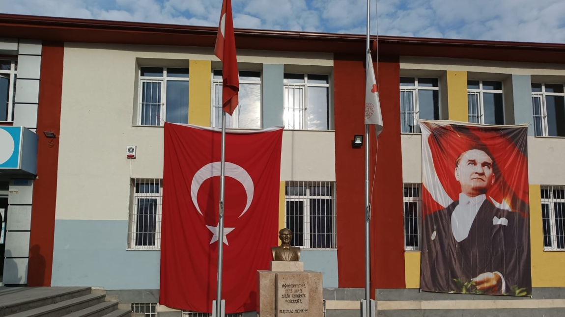 Yahya Kemal Beyatlı Ortaokulu KAYSERİ MELİKGAZİ